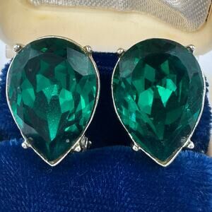 1950s 1960s vintage silver tone large emerald green rhinestones clip on earrings